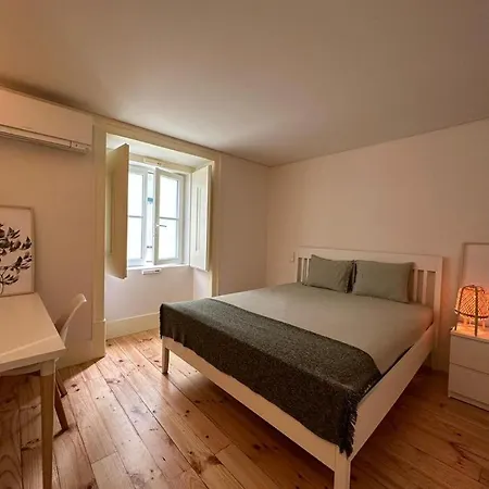 In Cozy Shared In The Center Of Guest house Lisbon