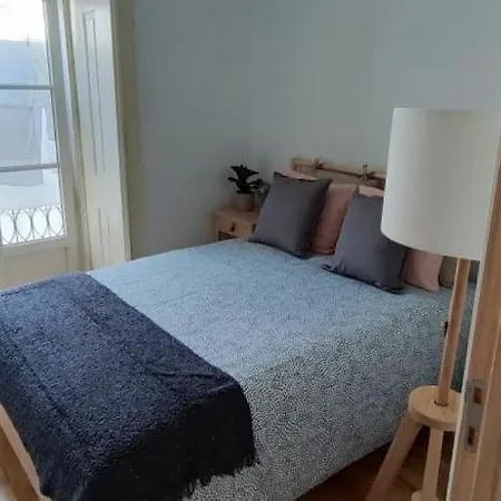 Guest house In Cozy Shared In The Center Of Lisbon