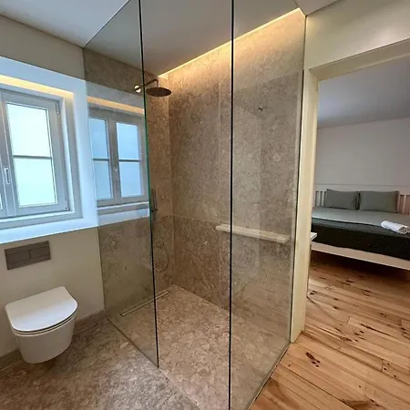 In Cozy Shared In The Center Of Lisboa